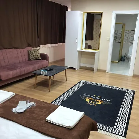 Malibu Palace アパートホテル